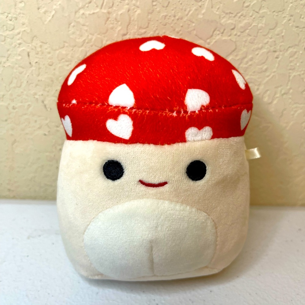 SQUISHMALLOWS MALCOLM MUSHROOM 4.5 - 5” Valentine's Day Hearts Plush Rare
